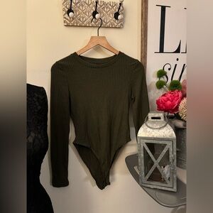 SHEIN army green long sleeve bodysuit top 🌺